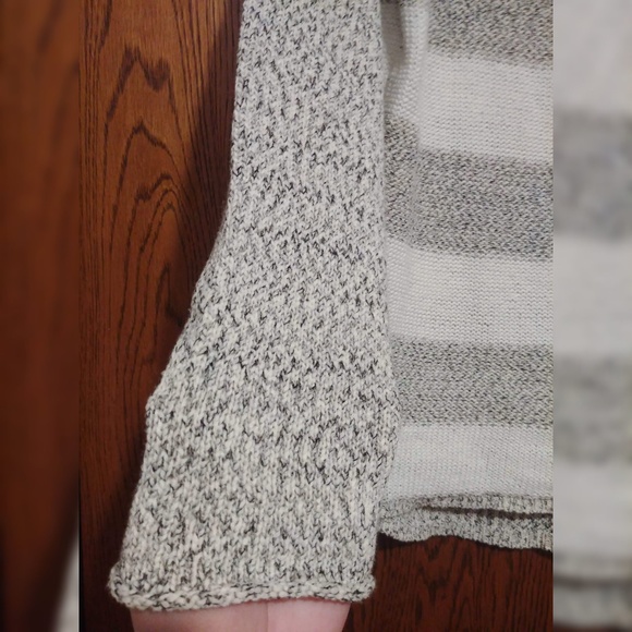 Cozy grey and white striped sweater - Picture 2 of 5
